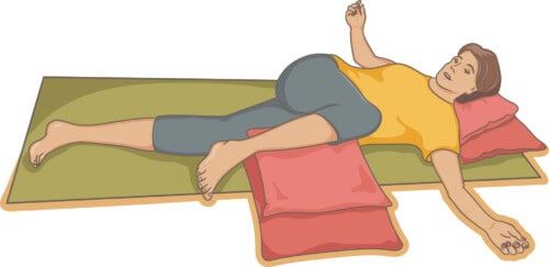 Illustration from the book Dynamic Aging - Turning the upper body while lying down